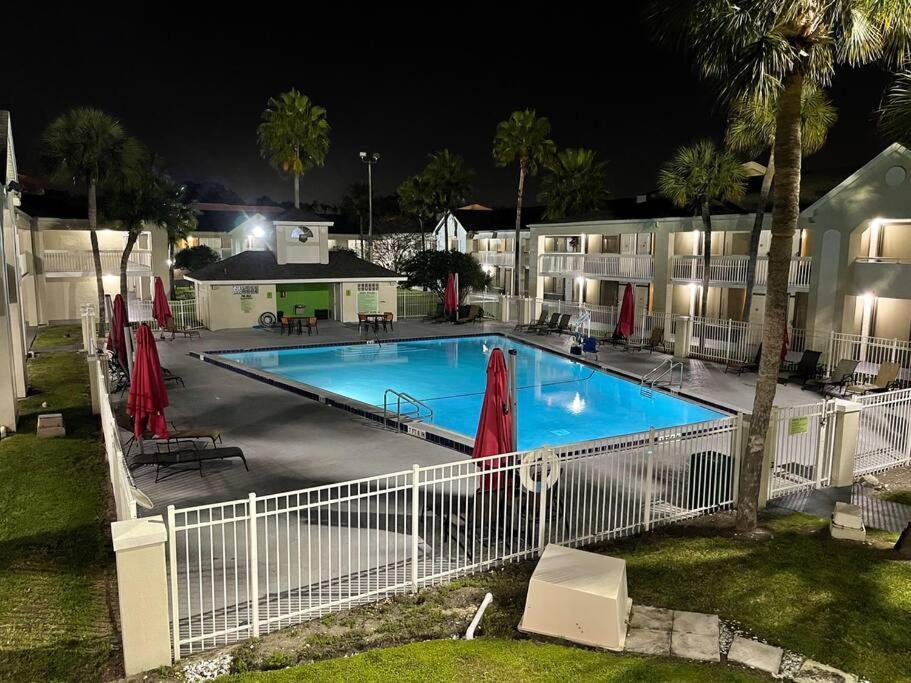 Newly Room In Cozy Hotel With Super Location To The Parks キシミー エクステリア 写真